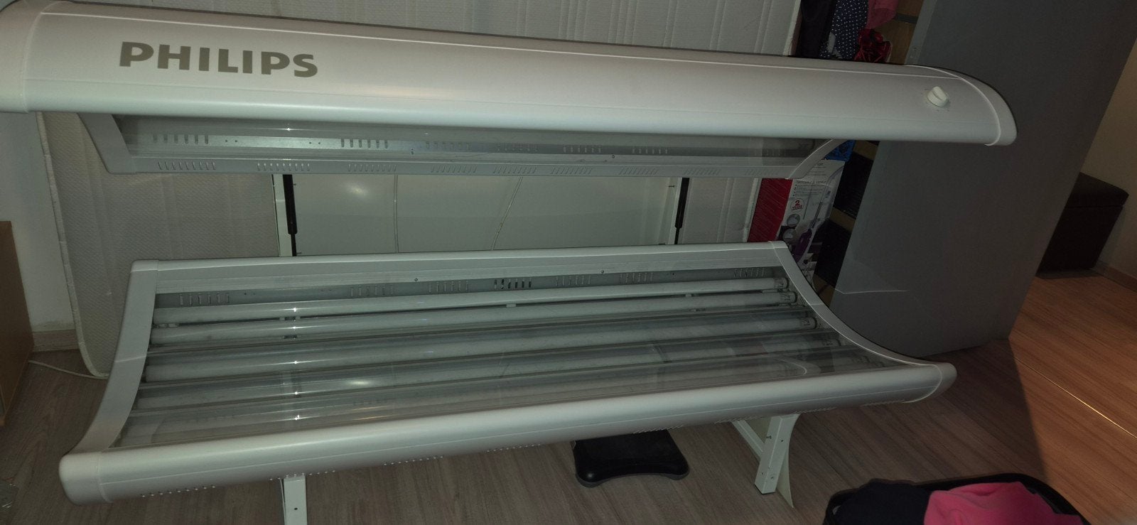 Lit de bronzage avec produit de bronzage pour le visage, Electroménager, Enlèvement, Utilisé, Banc solaire double