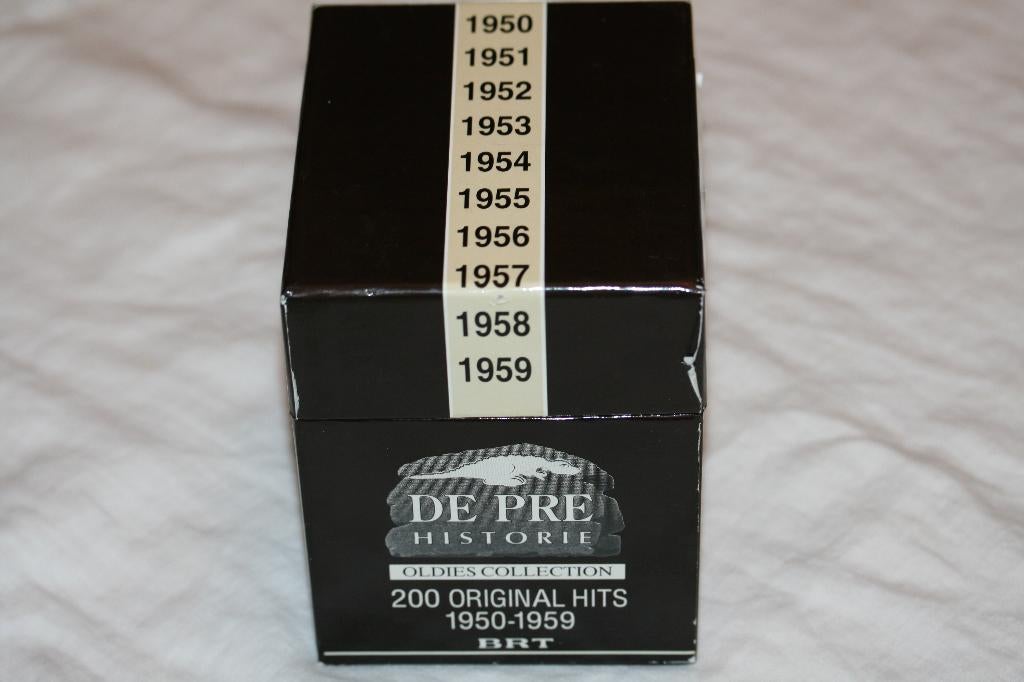 De Pre Historie 200 Original Hits 1950-1959 - box, Enlèvement ou Envoi, Utilisé, Pop rock