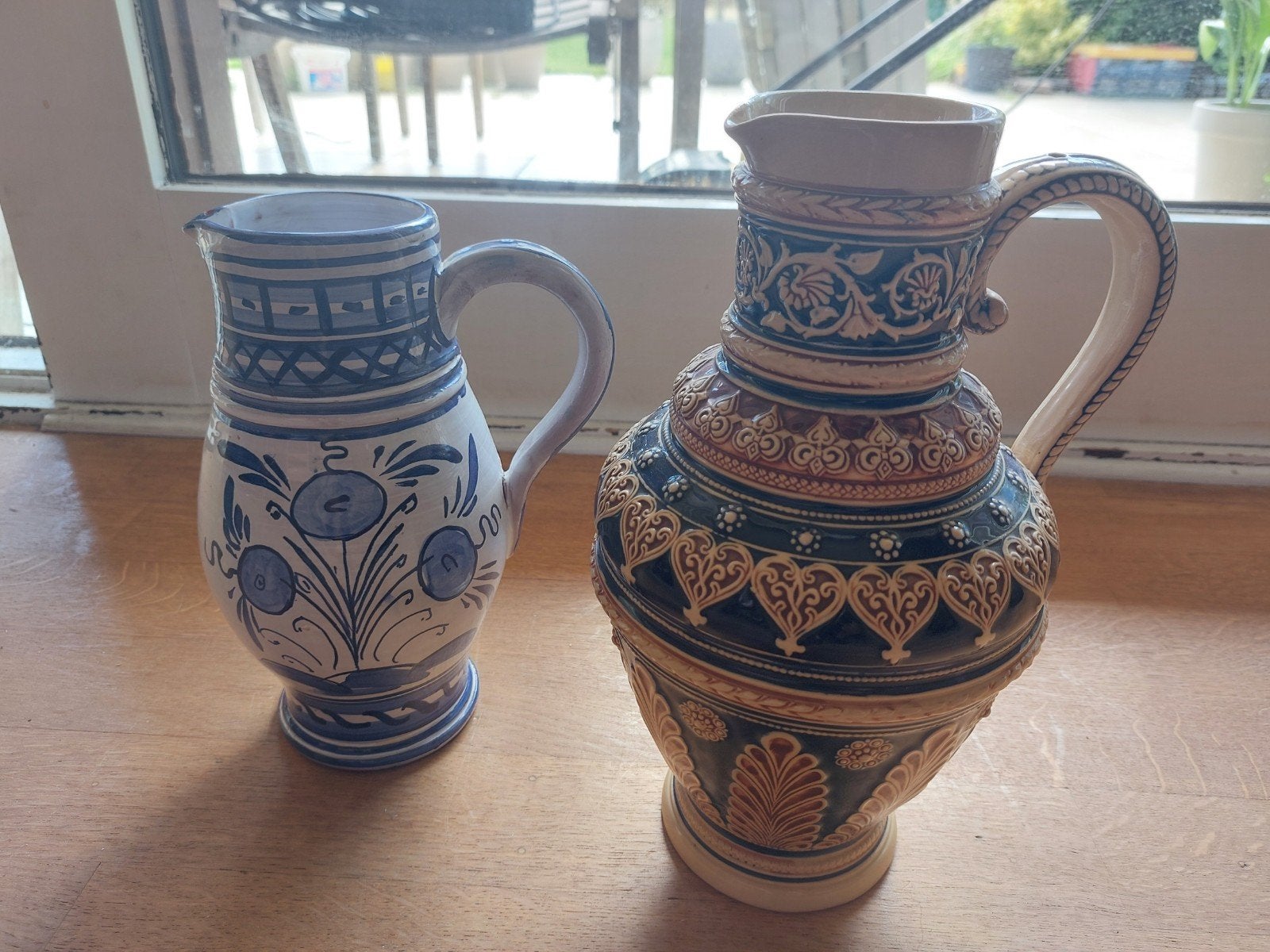 2 kruiken, Ophalen