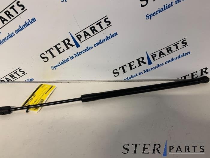 Amortisseur capot moteur gauche d'un Mercedes C-Klasse, 3 mois de garantie, Utilisé, -, -