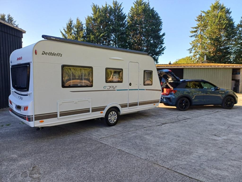 Dethleffs C'Joy 460 LE met seizoensvoortent, Caravans en Kamperen, Caravans, Particulier, tot en met 4, 1000 - 1250 kg, Overige