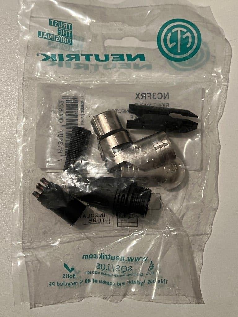 Neutrik NC3FRX-B XLR-connector Bus, haaks Aantal polen: 3, Audio, Tv en Foto, Ophalen of Verzenden, Nieuw, Audio