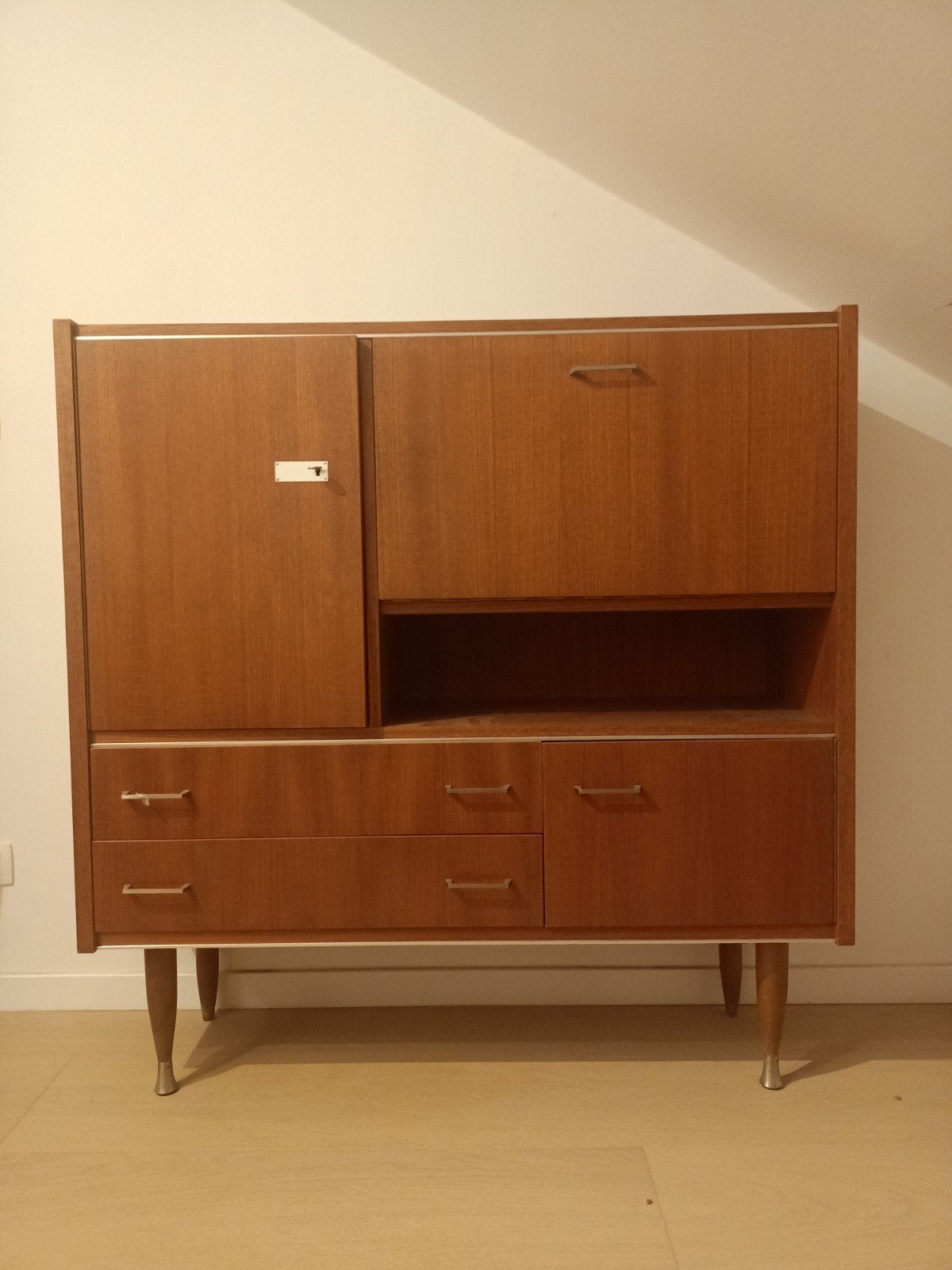 Vintage kast in zeer goede staat, Huis en Inrichting, Ophalen, Gebruikt, 100 tot 150 cm, Minder dan 150 cm