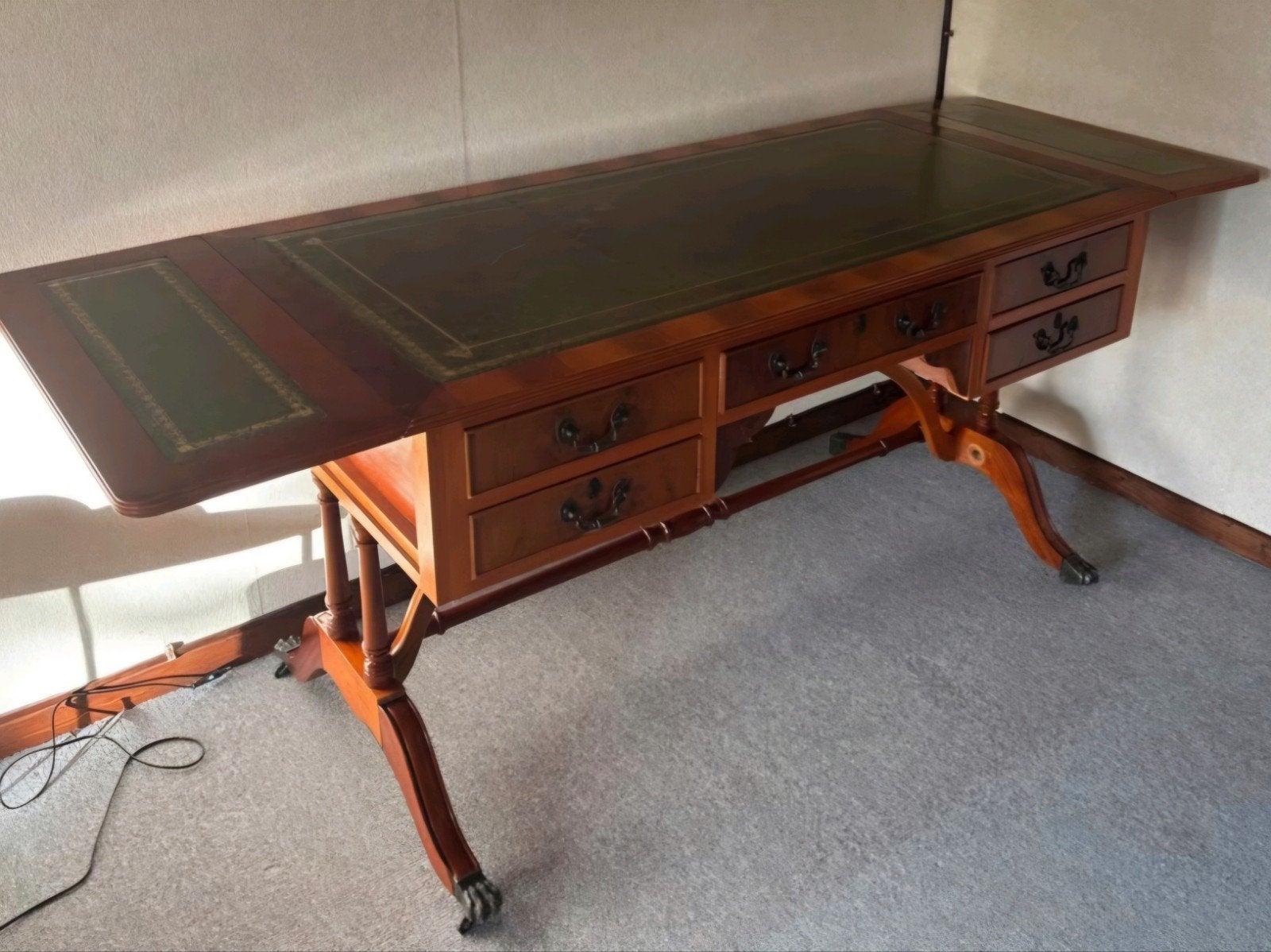 Prachtig Klassiek Engels Bureau Schrijftafel met Groen Leder, Antiek en Kunst, Ophalen