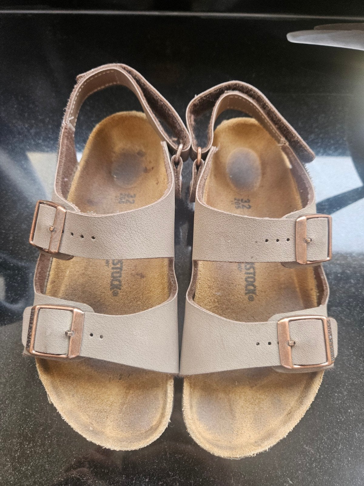Sandale de marque birkenstock 33 déjà porté mais très bonne, Garçon
