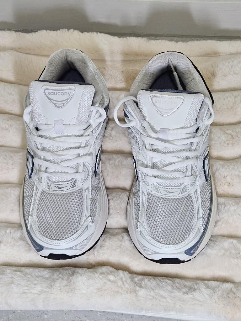 Saucony Omini 9, Neuf, Enlèvement ou Envoi, Blanc, Baskets