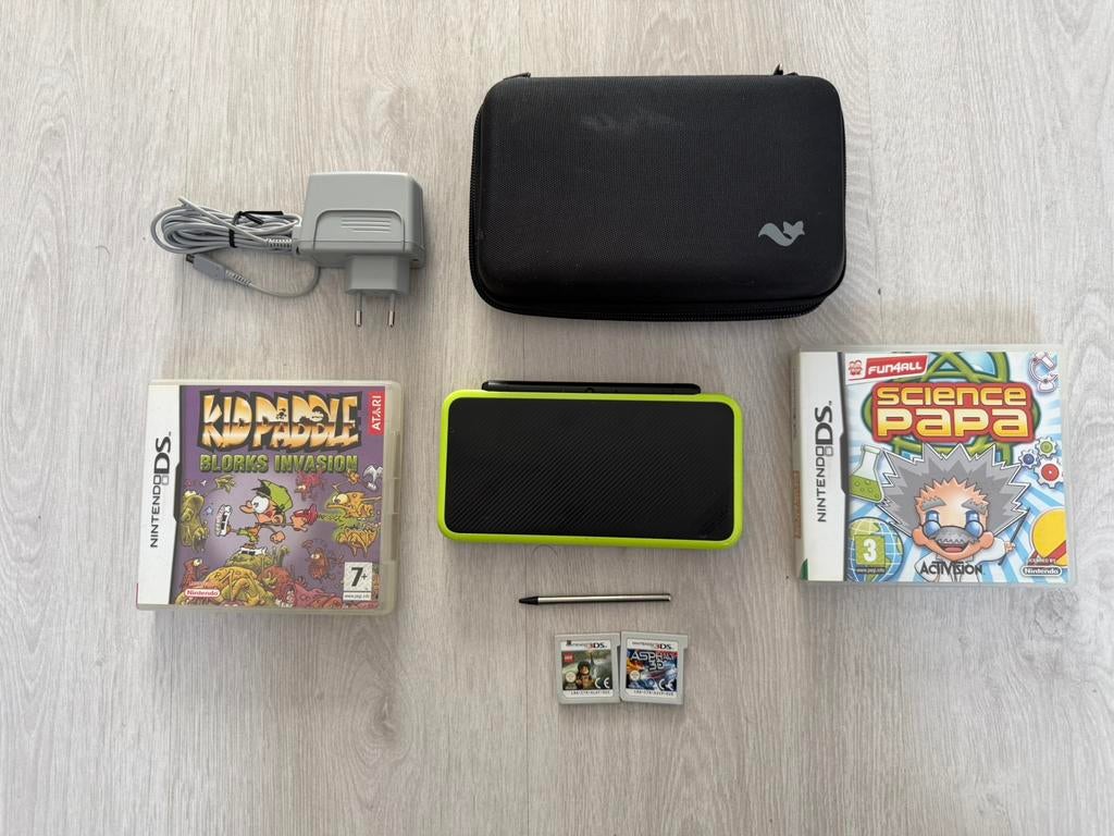 Nieuwe Nintendo 2ds XL met 5 games, Games en Spelcomputers, Ophalen, Zo goed als nieuw, 2DS, Met beschermhoes of tas
