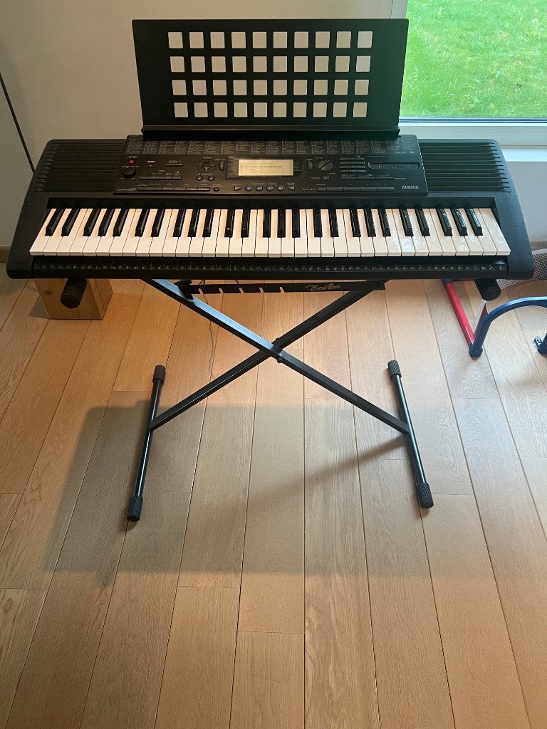 YAMAHA PSR-320 synthesizer met staander, Muziek en Instrumenten, Synthesizers, Ophalen, Gebruikt, Yamaha, Met standaard