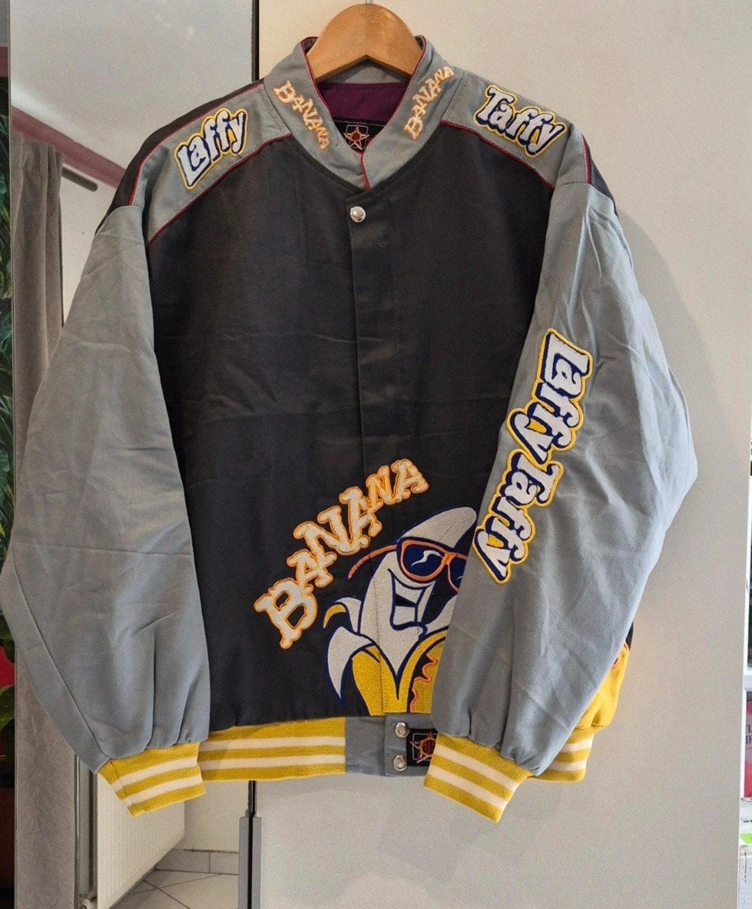 vintage laffy taffy banana racing jacket, Vêtements | Hommes, Vêtements Homme Autre, Enlèvement