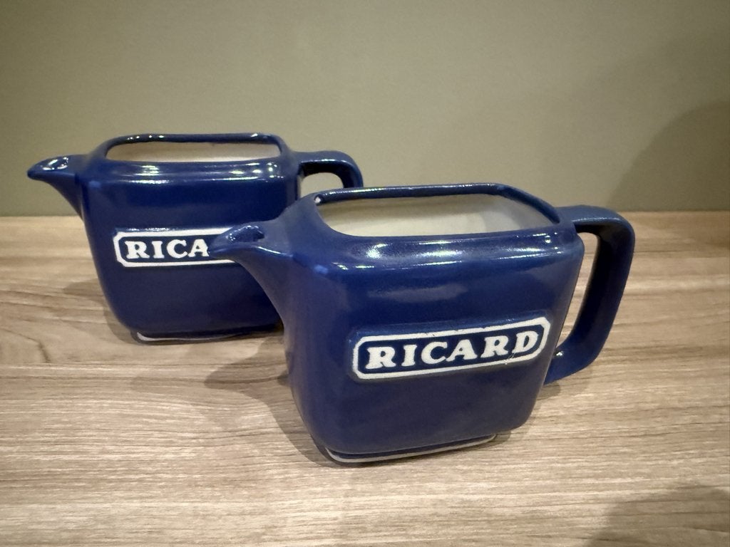 2 MINI RICARD-WATERKARAFJES – BLAUW KERAMIEK, Verzamelen, Ophalen, Zo goed als nieuw, Overige typen