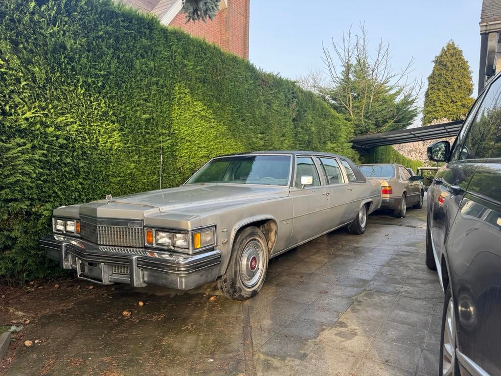 Cadillac fleet woud brougham limousine 31000 km seulement, Auto's, Cadillac, Automaat, 4 deurs, Stof, 8 cilinders