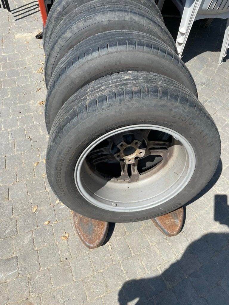 4 zomerbanden + velgen voor oa. OPEL MOKKA 17inch 215/60 96H, Auto-onderdelen, Banden en Velgen, Ophalen, Banden en Velgen, 17 inch