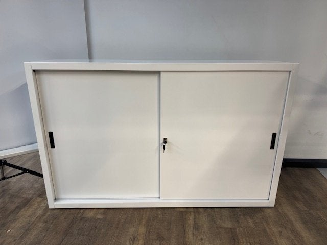 Witte schuifdeurkast B-keus, Ophalen