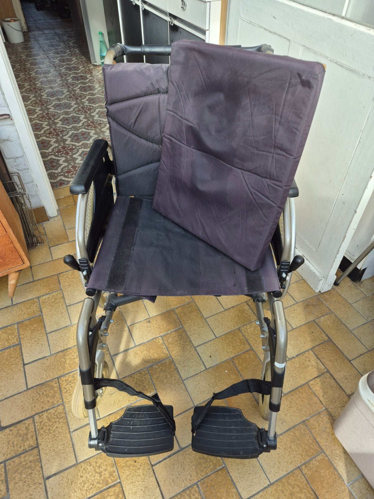 Zorgbed, rolstoel en wc stoel, Diversen, Rolstoelen, Ophalen