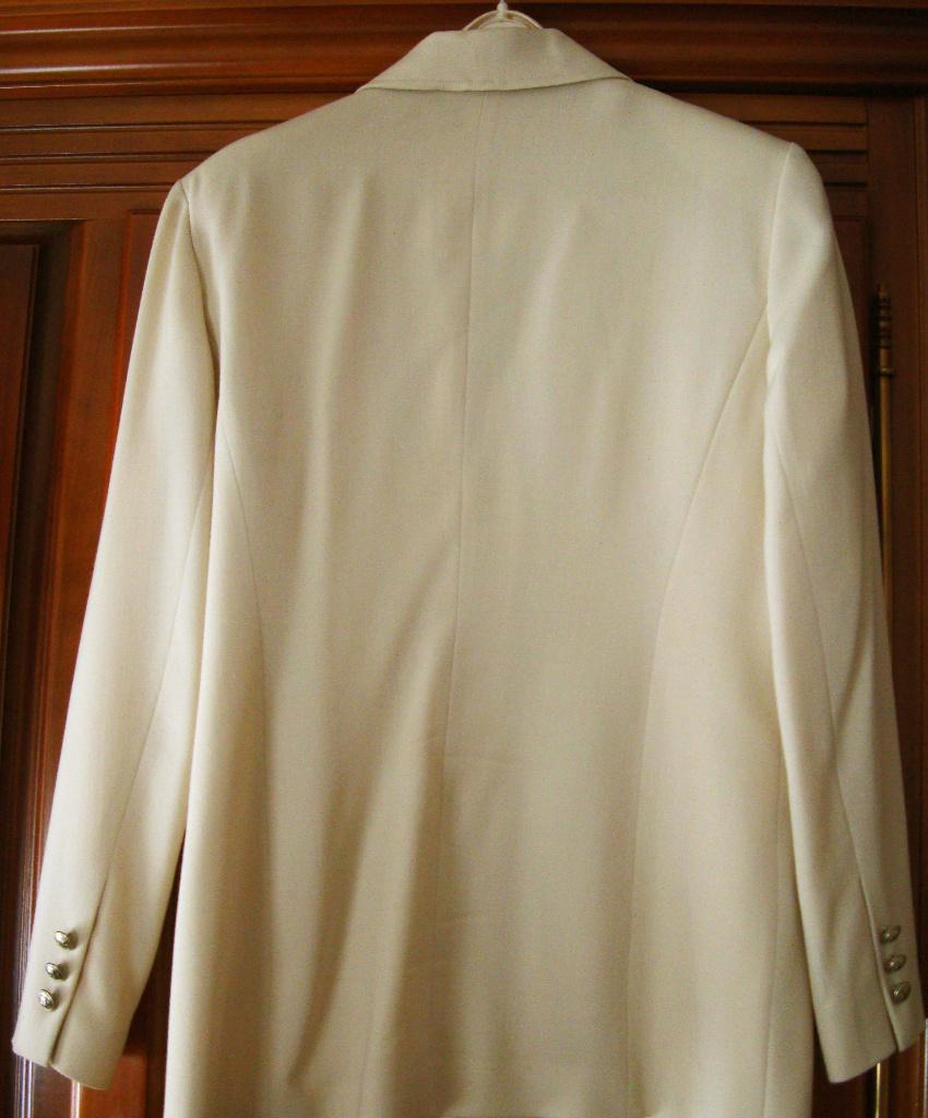 Nieuwe elegante jas (crème kleurig) – maat 42-44, Kleding | Dames, Jasjes, Kostuums en Pakken, Maat 42/44 (L), Nieuw, Ophalen of Verzenden