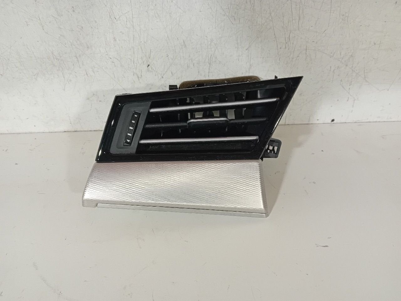 Dashboard luchtrooster links Volkswagen Passat, Onderdelen@venauto.nl, Van der Ven Autorecycling B.V., Gebruikt, Ettenseweg 76, 4706 PB Roosendaal, The Netherlands