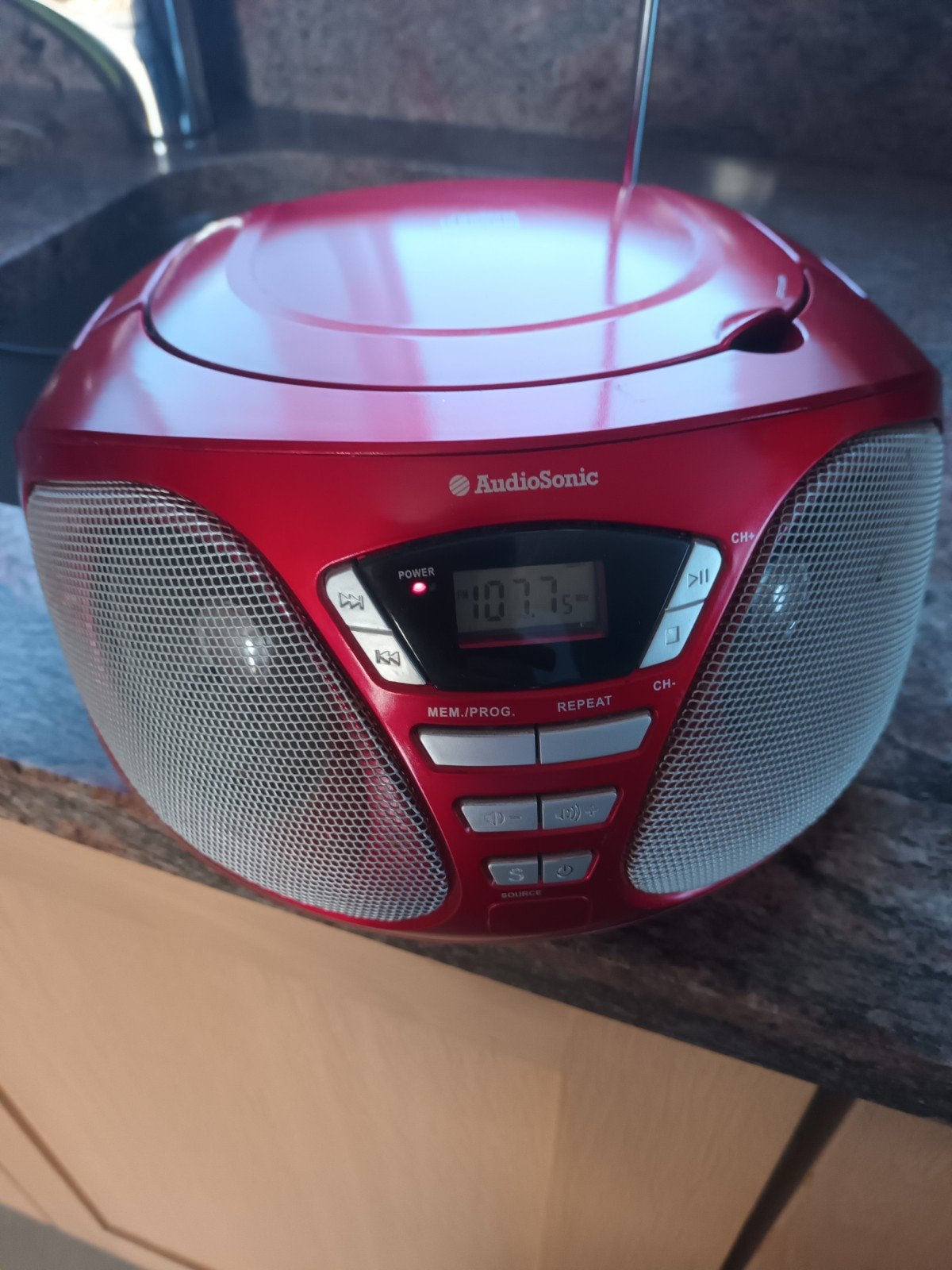 Radio met CD speler in goede staat te koop voor 14euro ophal, Ophalen, Radio