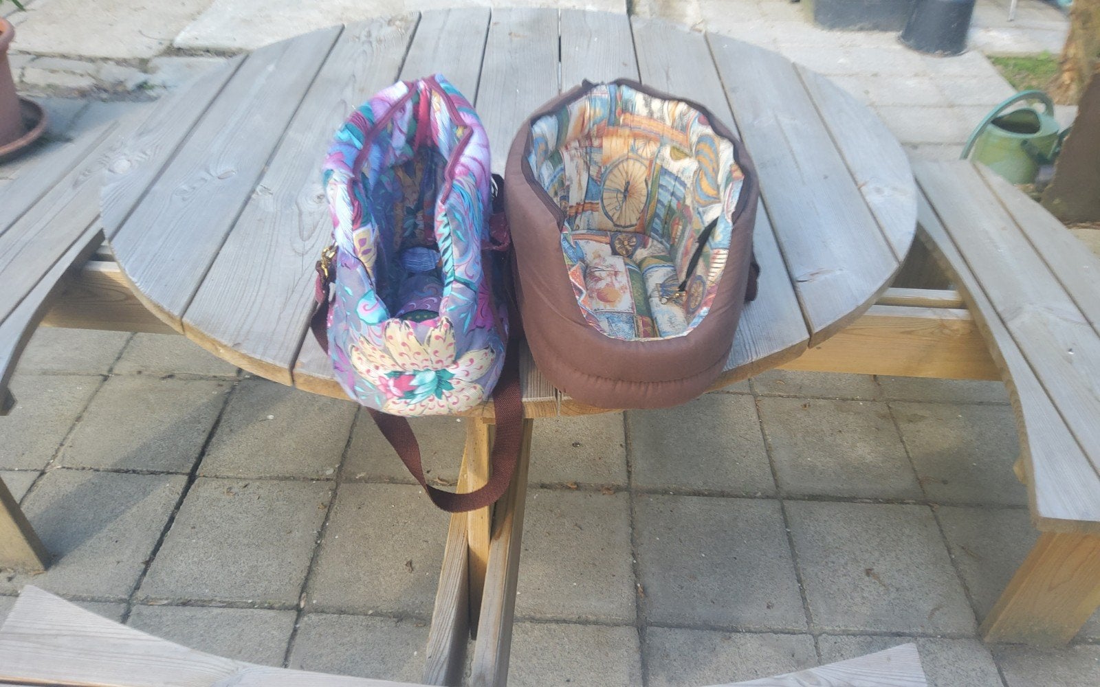 2  draagmandjes voor kleine hond, Animaux & Accessoires, Paniers pour chiens, Enlèvement, Comme neuf, Poussière