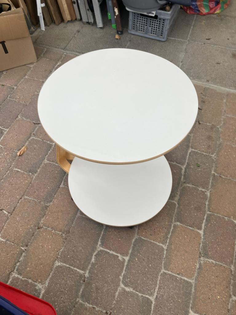 Table d'appoint, Enlèvement, Utilisé