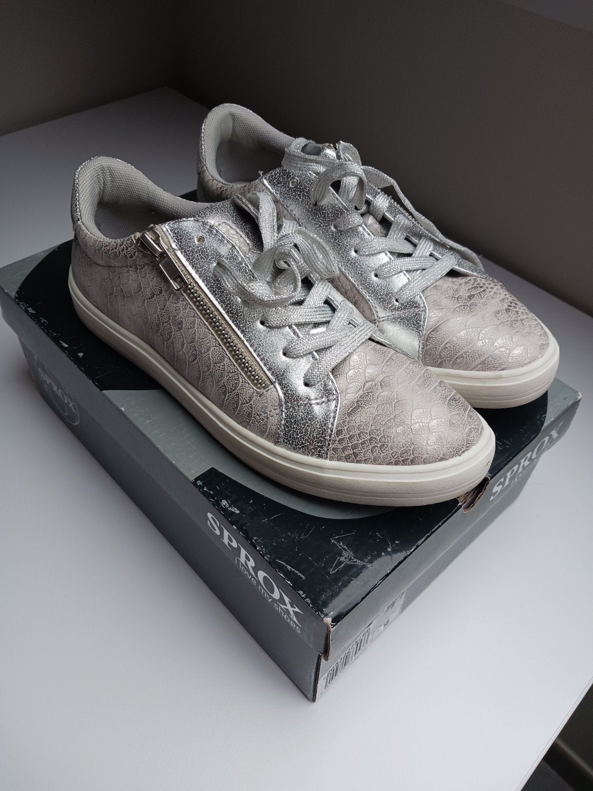 Sneakers merk Sprox te koop.M 38, Ophalen, Zo goed als nieuw, Sprox, Sneakers