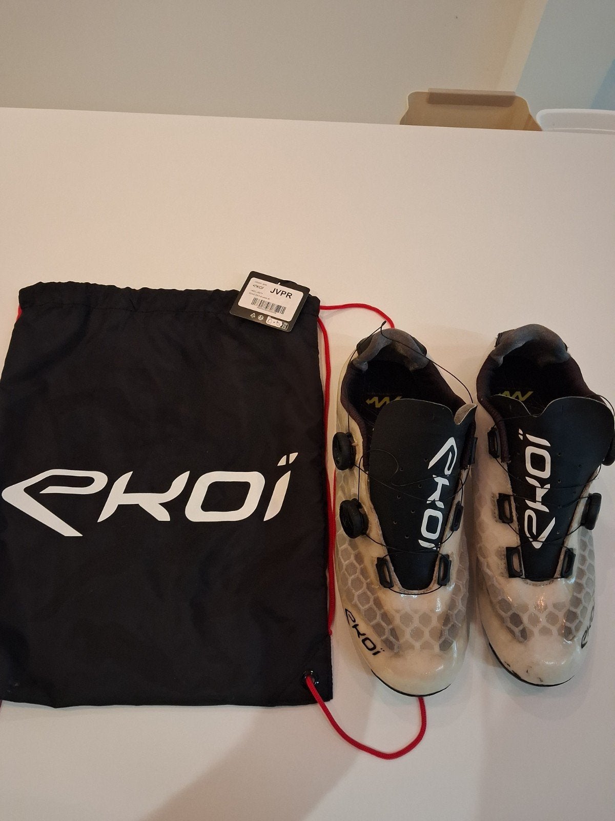 Ekoi schoen, Ophalen, Carbon