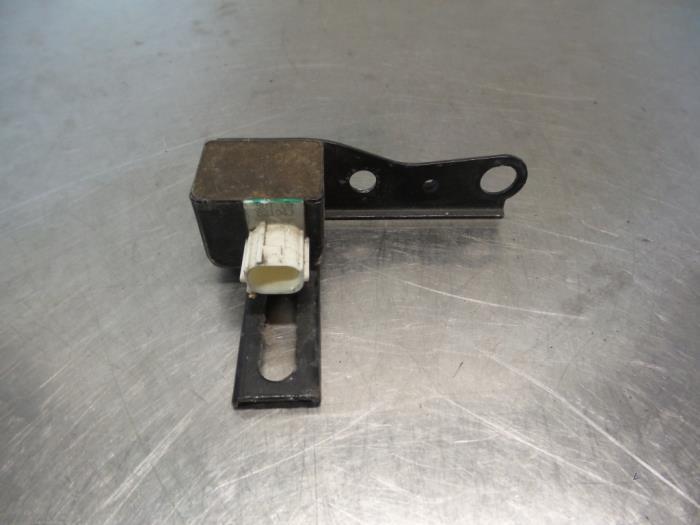 Airbag Sensor van een Toyota Yaris (Yaris 1 00-), Gebruikt, -, -, Ophalen of Verzenden