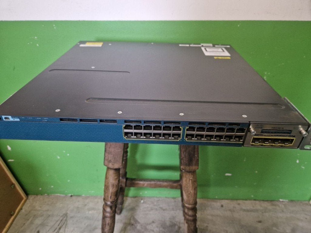 Cisco Catalyst 3560-X – 24‑poorts Gigabit PoE‑switch, Enlèvement ou Envoi, Reconditionné