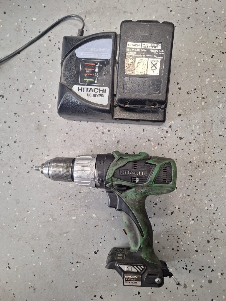 Hitachi boormachine + batterij + lader, Doe-het-zelf en Bouw, Ophalen of Verzenden, Gebruikt, Boormachine, Klopboormechanisme