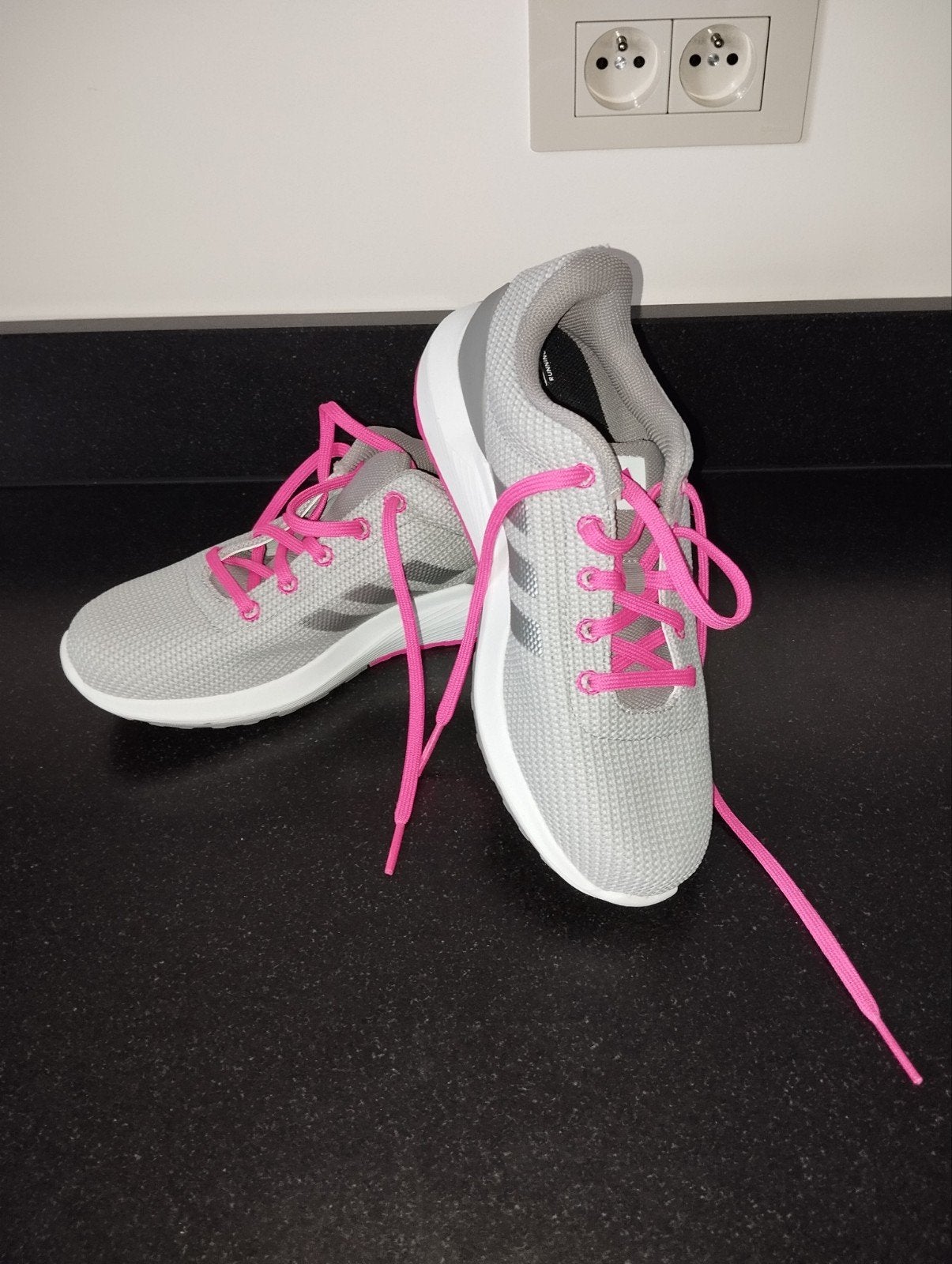Nieuw adidas maat 39 en 1/3, Ophalen of Verzenden