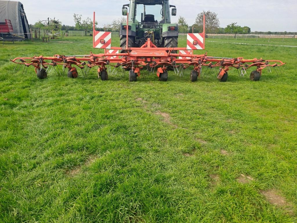 Shaker à foin Kuhn GF 7601, Articles professionnels, Agriculture | Outils, Enlèvement