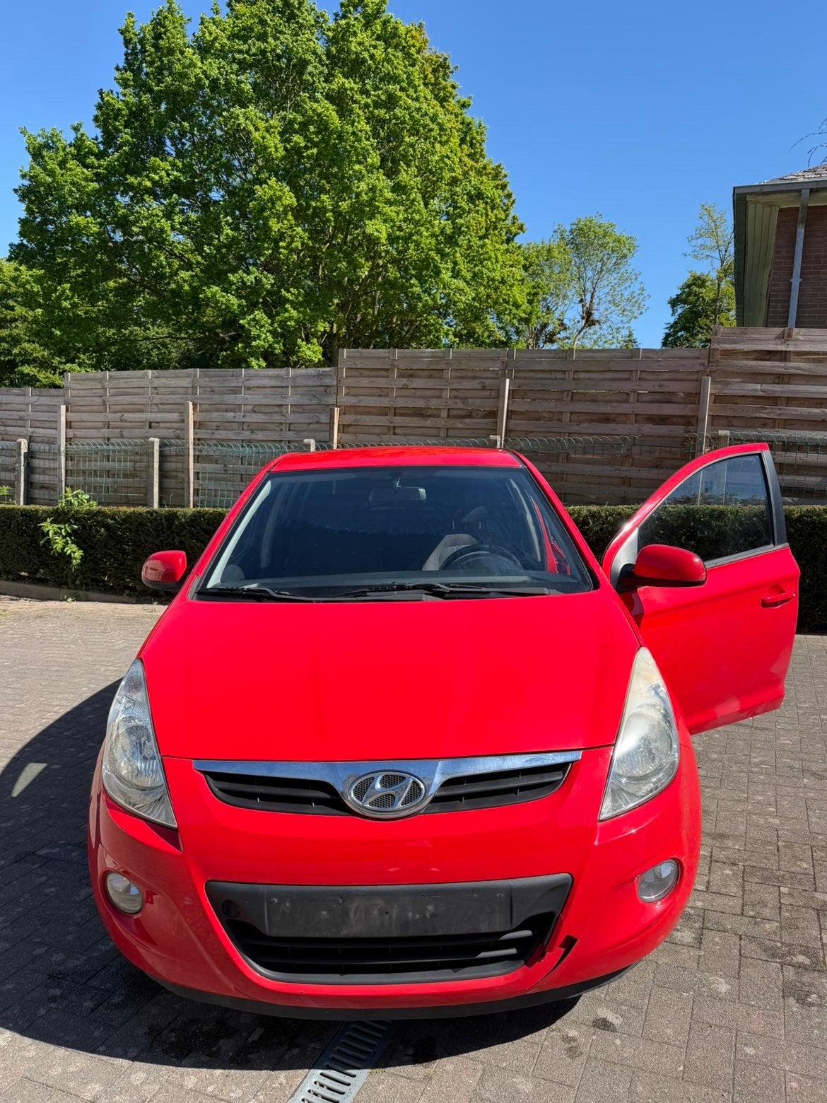 Hyundai i20, Autos, Hyundai, Particulier, i20, Verrouillage central, Essence, Euro 4, 5 portes, Boîte manuelle, Rouge, Noir, Enlèvement