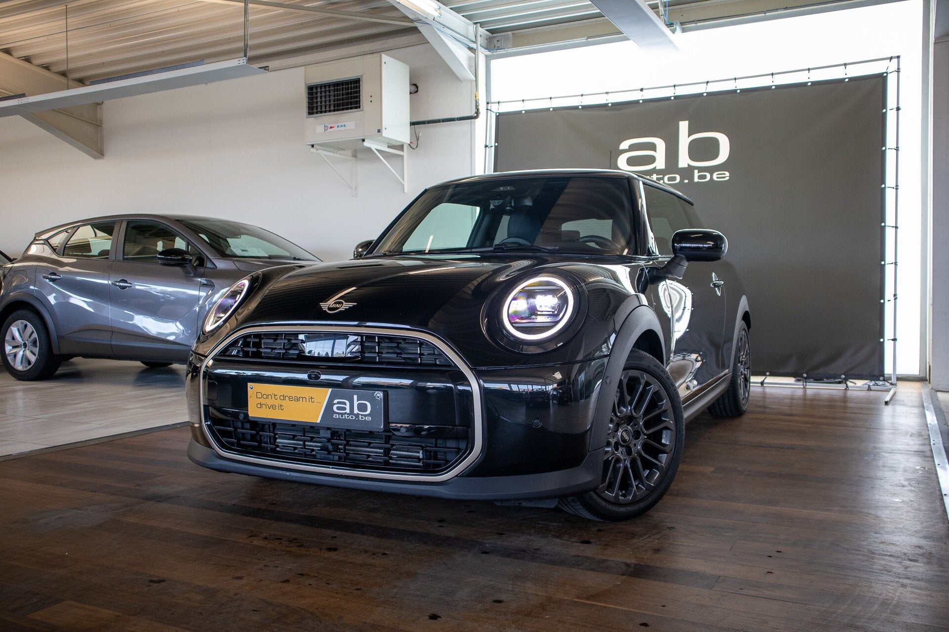 MINI Cooper C 3 deurs, Zwart, Bedrijf, 5 zetels, https://public.car-pass.be/vhr/940a7b53-fc7e-457a-bd78-edcaf9623168