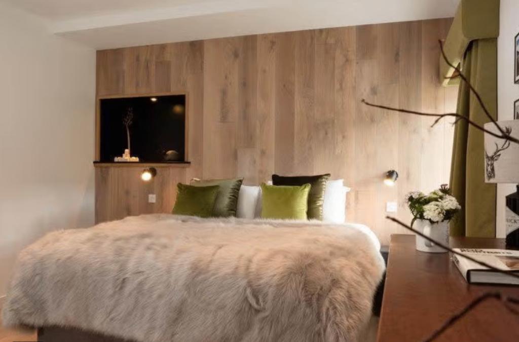 REVÊTEMENT MURAL EN CHÊNE, REVÊTEMENTS DE PLAFOND - PANNEAUX, Enlèvement