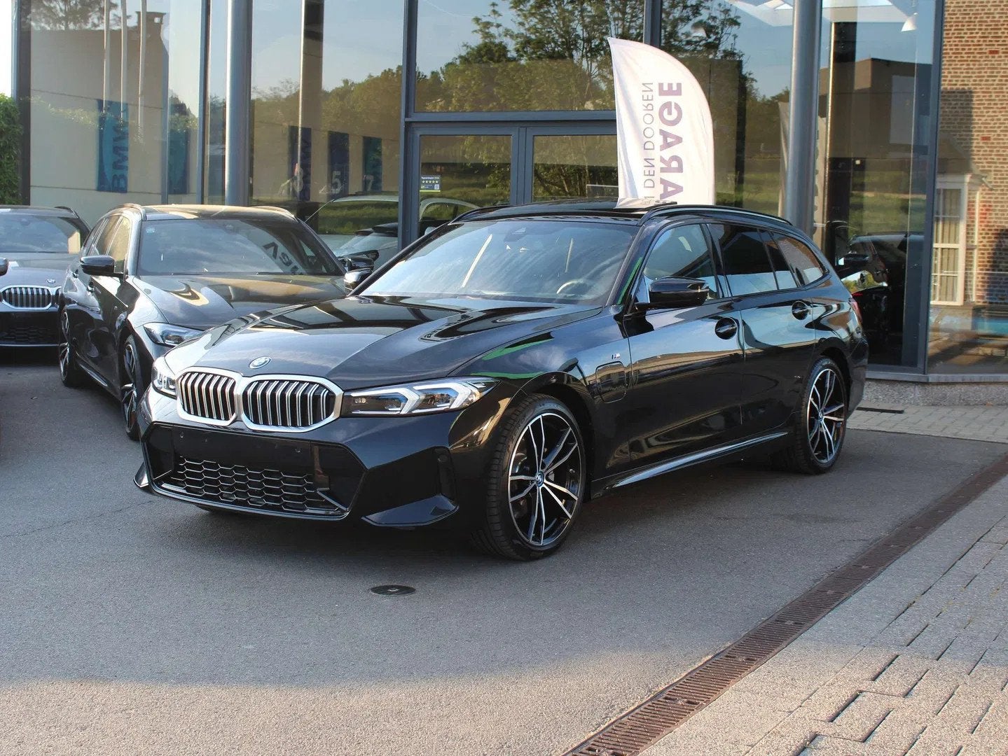 BMW 3 Serie 320 e Touring M Sport / PANO / HUD / CAM / BLIND, Automaat, Gebruikt, Zwart, Bedrijf