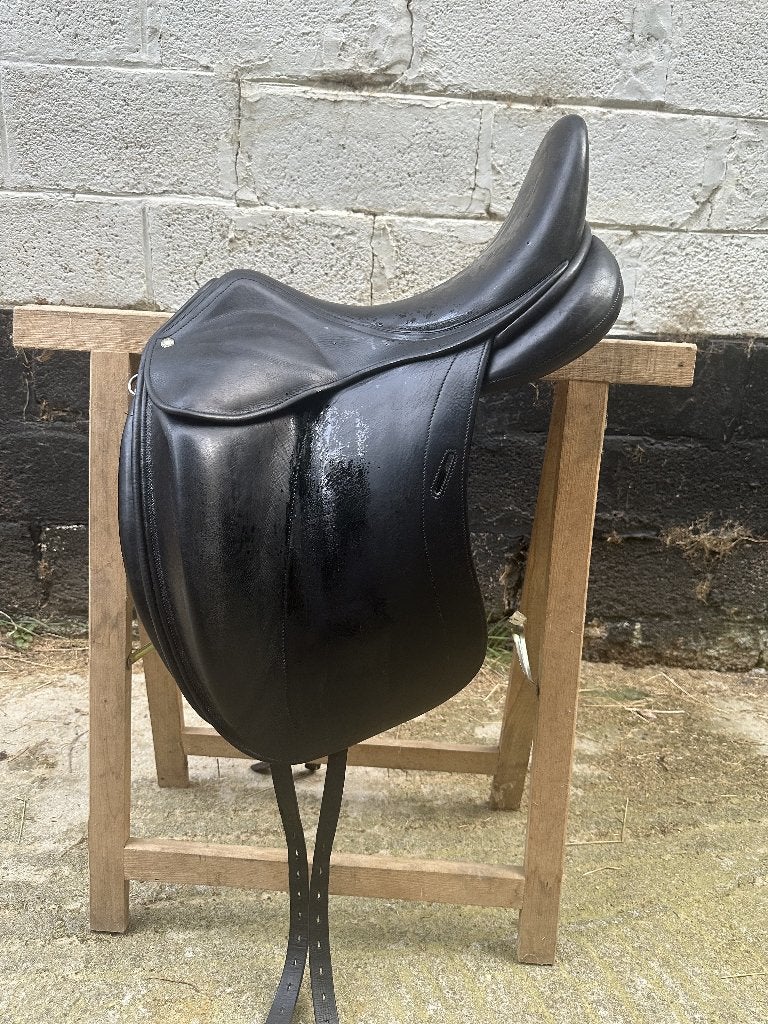 Selle de dressage childeric, Animaux & Accessoires, Chevaux & Poneys | Selles, Enlèvement ou Envoi, Utilisé, Dressage, L (17.5 pouces)
