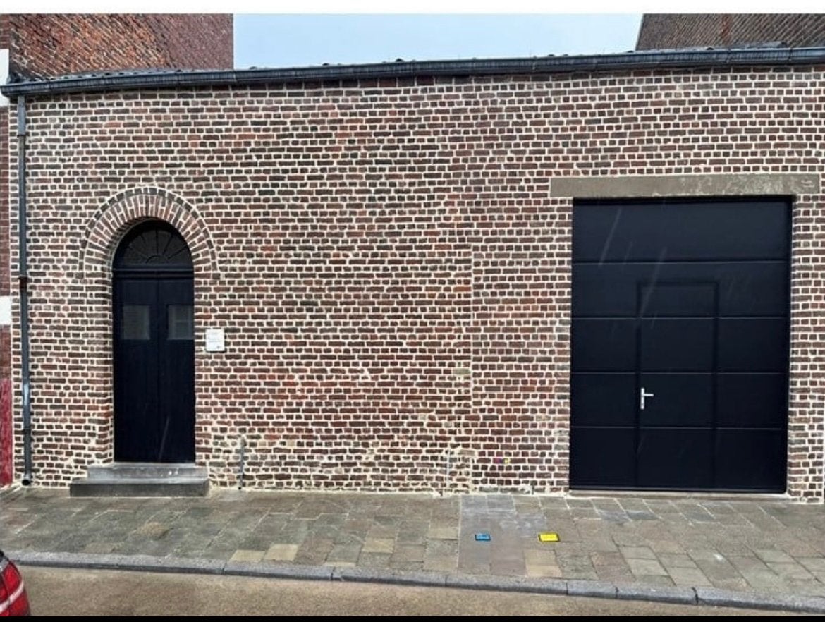 Ruime loods - opslagruimte - schuur 235m2 TE HUUR
