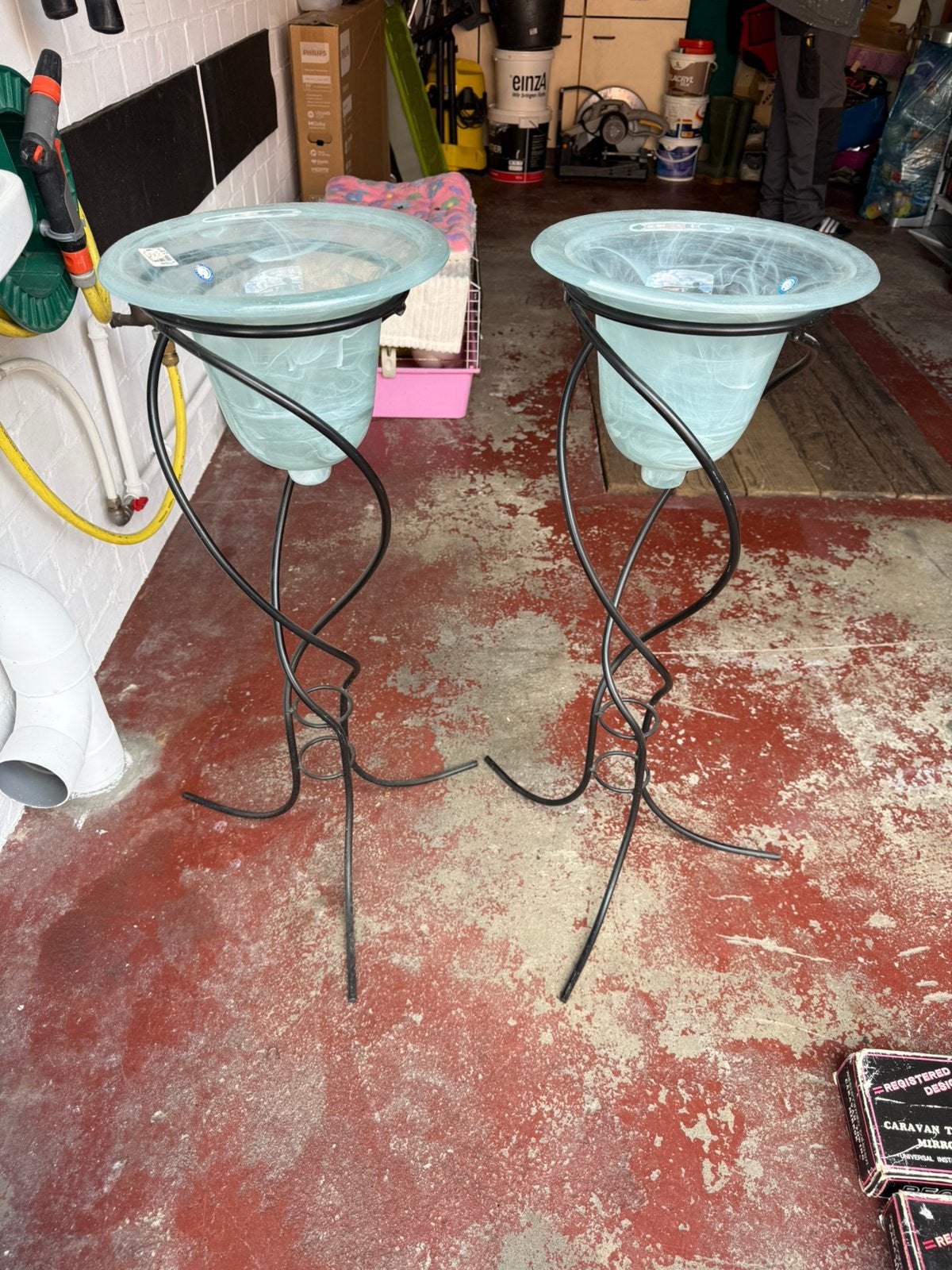 2 Vases sur pied en fer forgé, Jardin & Terrasse, Enlèvement, Comme neuf