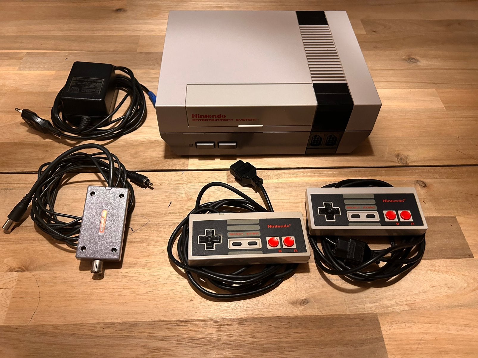 Nintendo NES console, Consoles de jeu & Jeux vidéo, Consoles de jeu | Nintendo NES, Enlèvement ou Envoi, Comme neuf, Avec 2 manettes