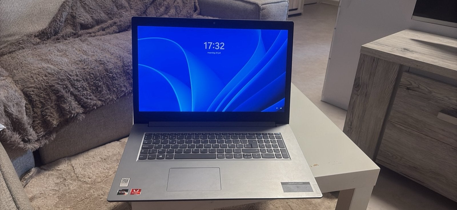 Lenovo laptop 17.3inche ryzen5, Computers en Software, Ophalen, Zo goed als nieuw