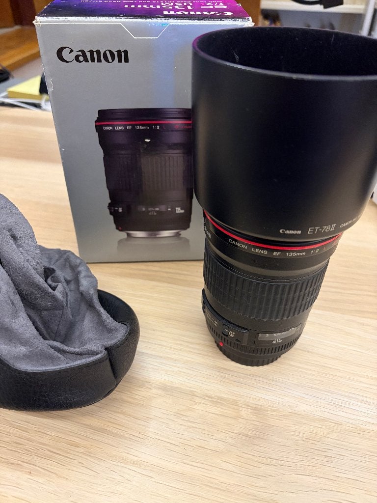 Canon EF 135mm f/2L USM — L-serie — doos, ET-78II en holster, Canon, Zo goed als nieuw, Beschermhoes/tas, Canon EF