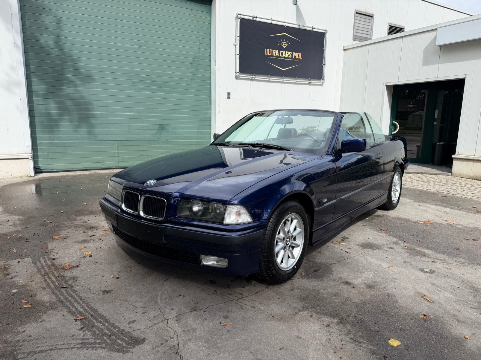 BMW 320i Cabrio E36/Oldtimer/Sportstoelen/Showroomstaat, Dealer onderhouden, Zwart, Cabriolet, Lederen bekleding