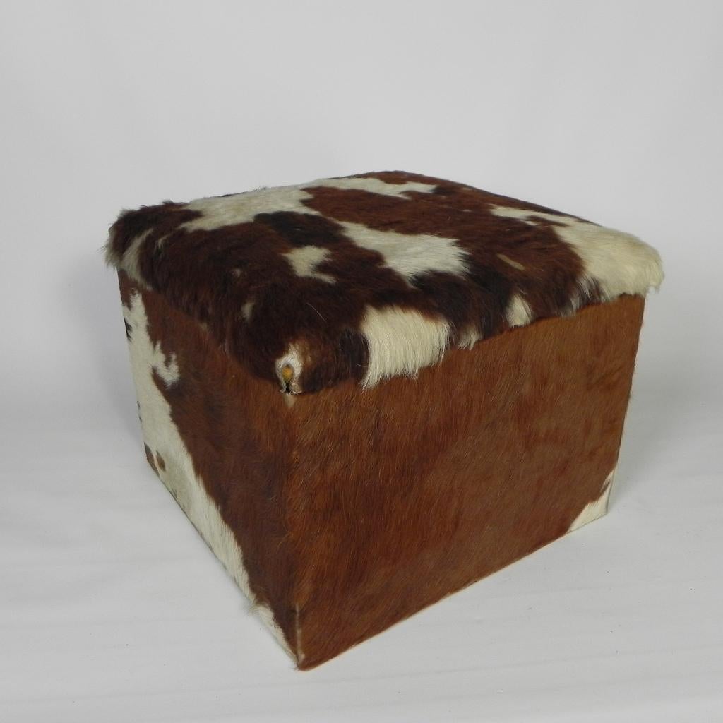 Vintage poef, opbergkist met koeienhuid, Nederland jaren 50, Huis en Inrichting, Ophalen of Verzenden