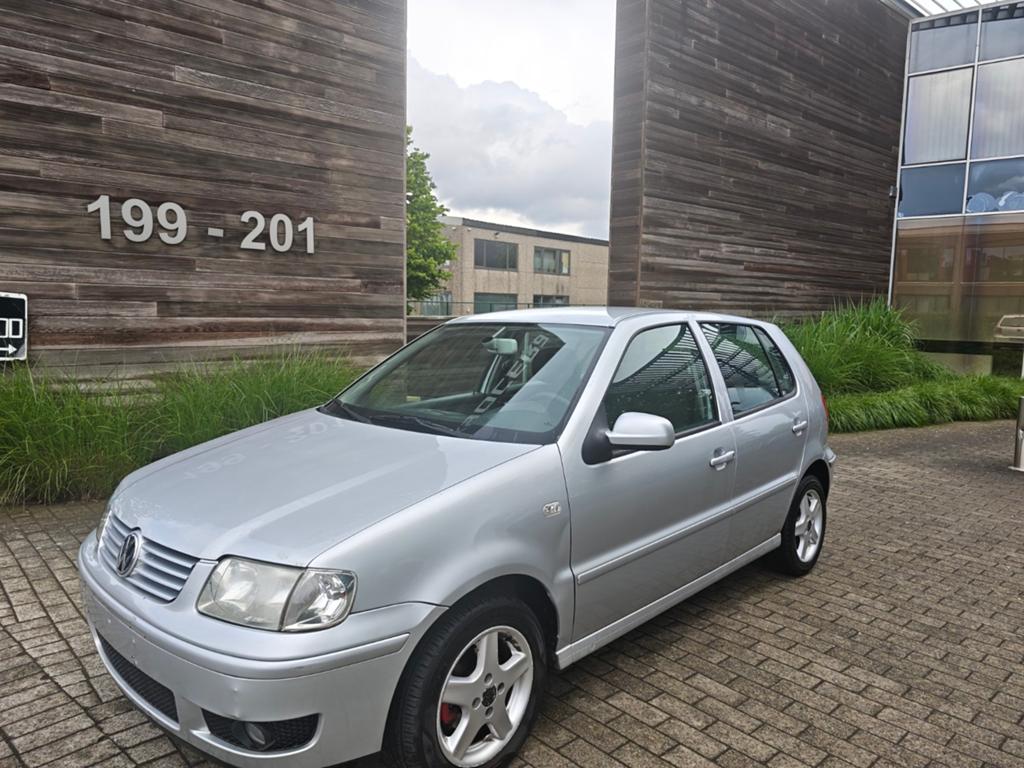 VW polo / essence/ Airco/ 5 portes/ nouveau embrayage, Autos, Achat, Entreprise, Carnet d'entretien, 5 portes