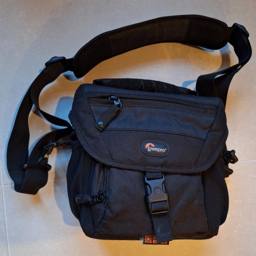 Lowepro Nova 140 AW, Audio, Tv en Foto, Foto | Cameratassen, Ophalen of Verzenden, Gebruikt, Schoudertas, Lowepro