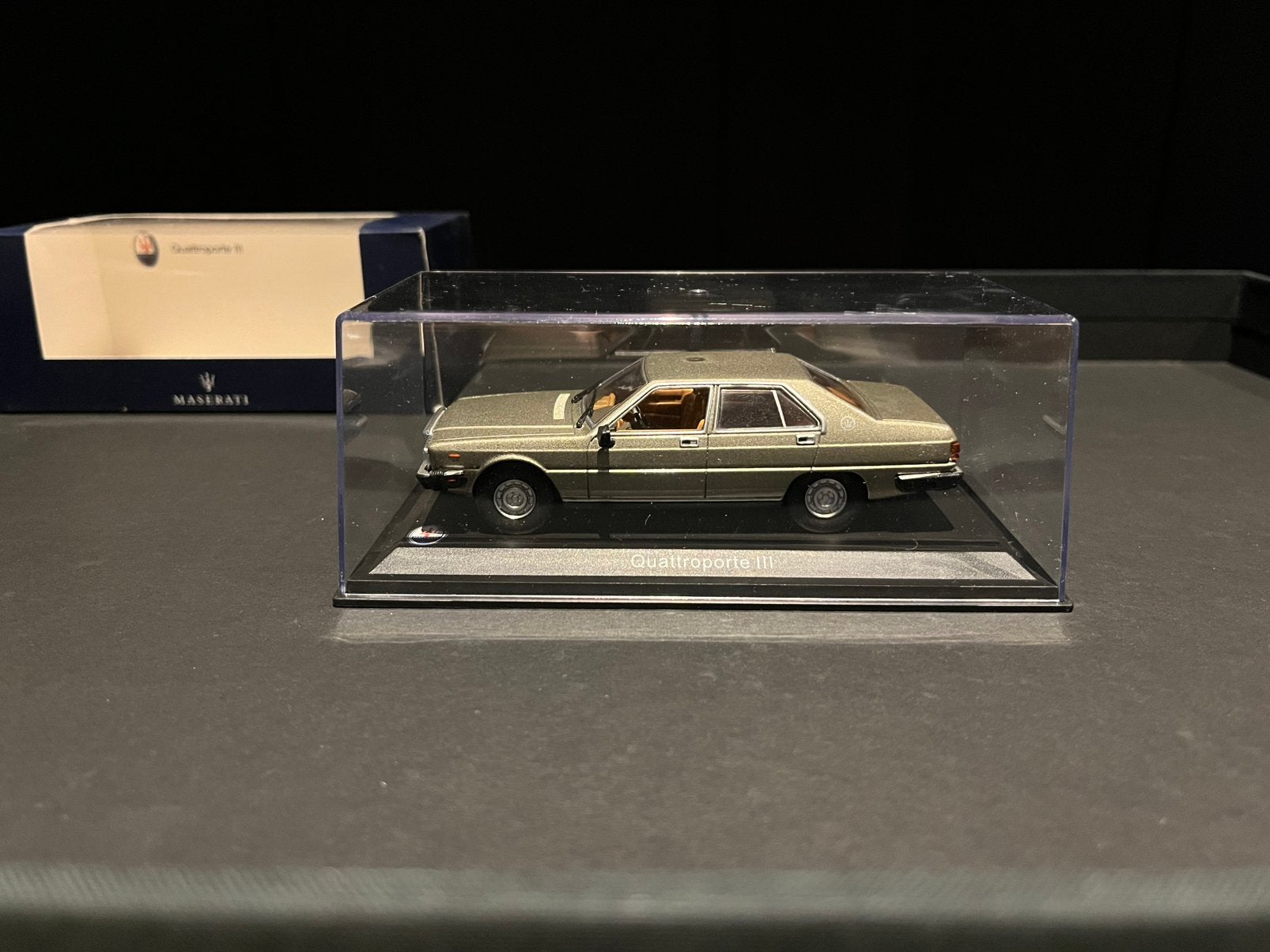 Maserati Quattroporte, Enlèvement, Comme neuf