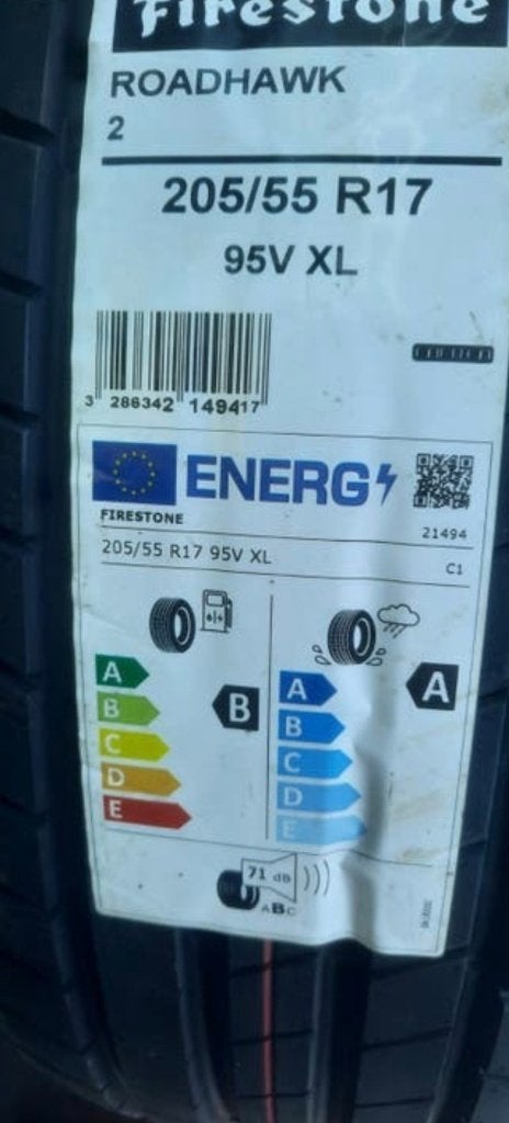 A VENDRE 4 PNEU NEUF 205/55R1795V, Autos : Pièces & Accessoires, Neuf, Véhicule de tourisme, Pneus été, 205 mm