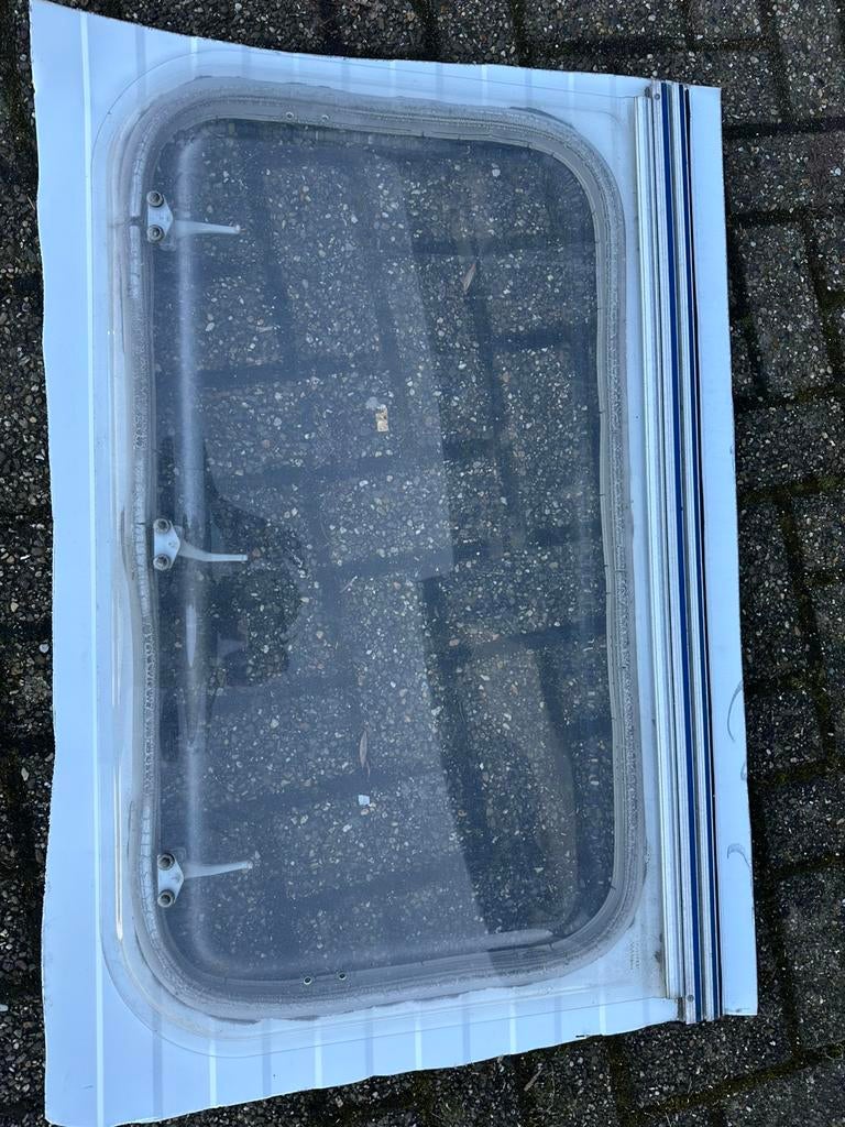 Fenêtre de caravane, Enlèvement, Comme neuf