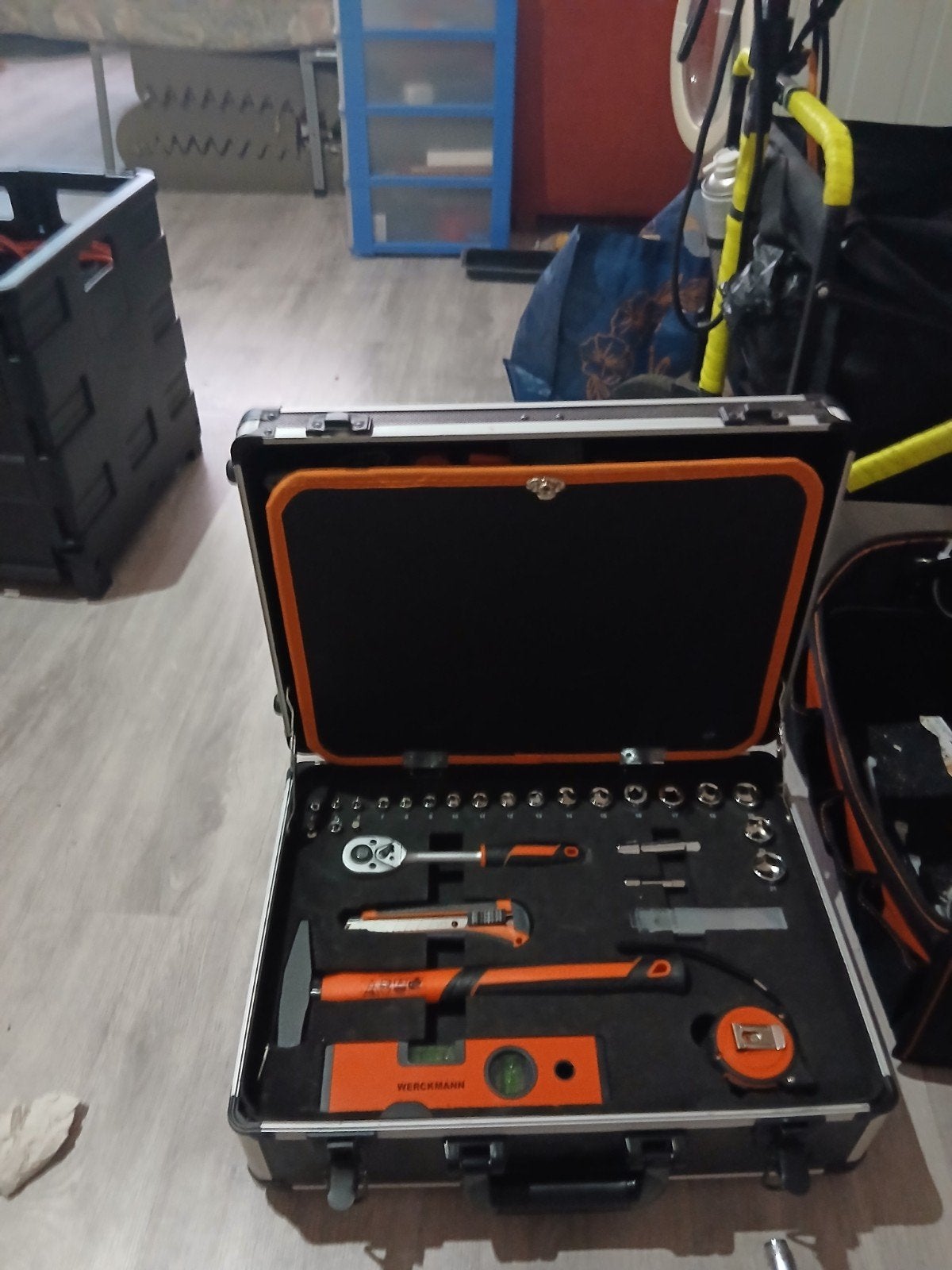 lot d'outils avec chariot de transport qui supporte 80kilo, Enlèvement, Remplie, Neuf