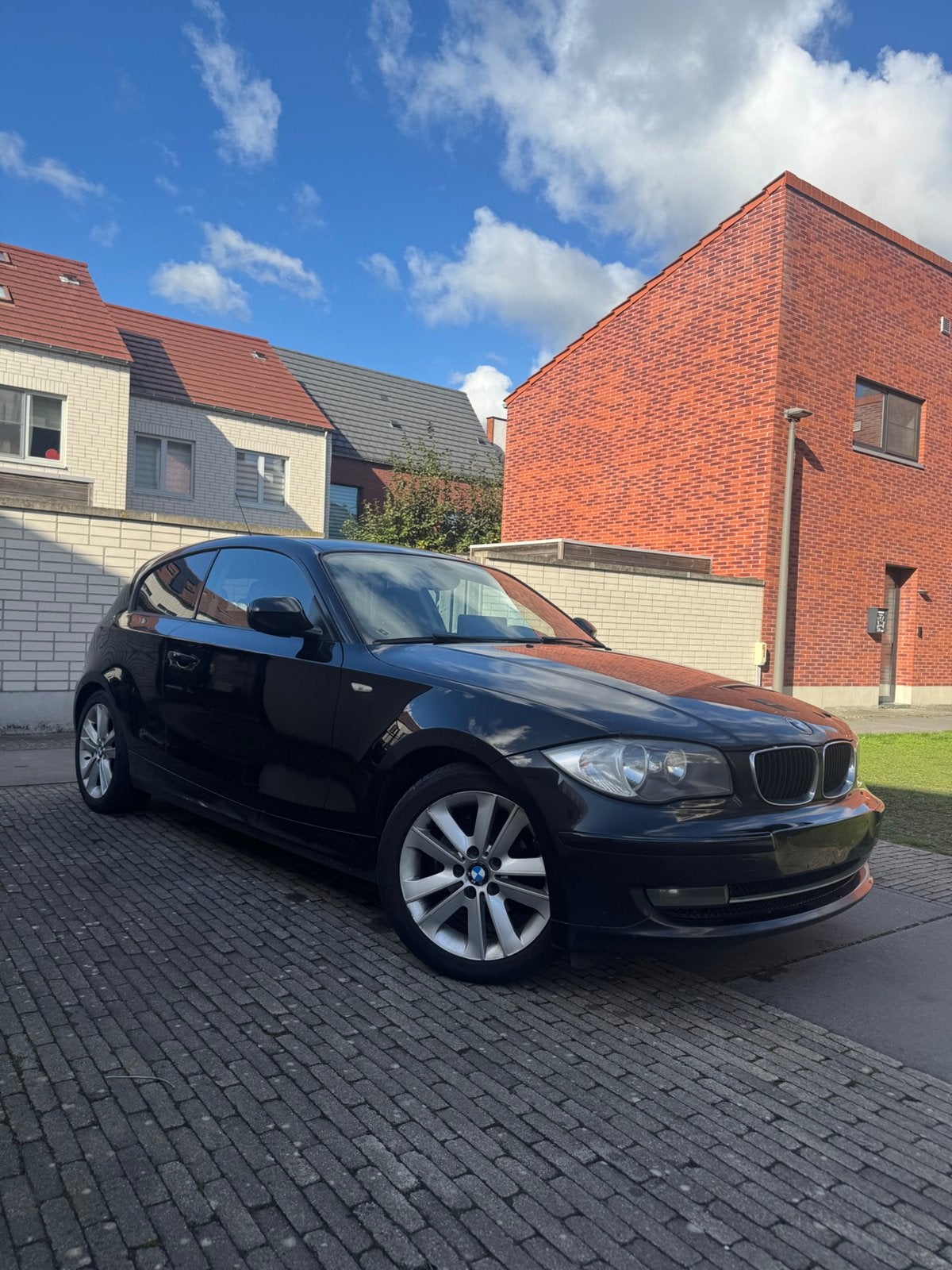 BMW 116i 2.0 | 122 pk | Apple CarPlay, 90 kW, Euro 5, 4 cilinders, Zwart