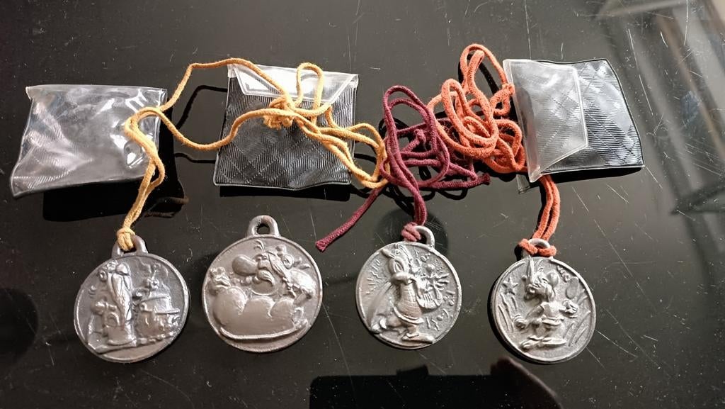 Médaillon Astérix, Collections, Enlèvement